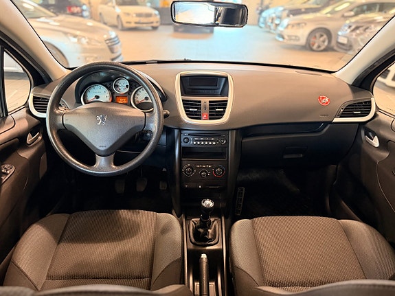 Peugeot 207 9 of 12