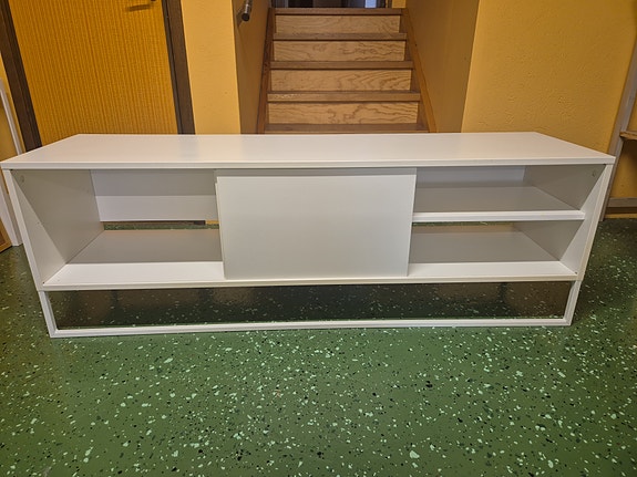 Tv-bänk