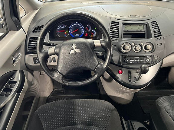 Mitsubishi Grandis 6 of 17