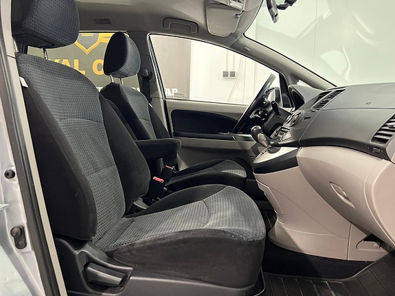 Mitsubishi Grandis 12 of 17