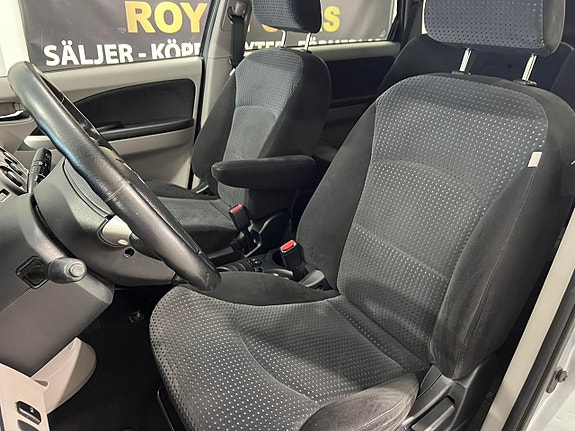 Mitsubishi Grandis 11 of 17