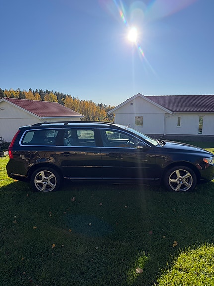 Volvo V70 3 of 13