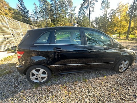 Mercedes-Benz B 180 3 of 9