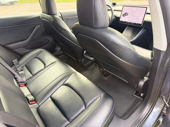 Tesla Model 3 9 of 12