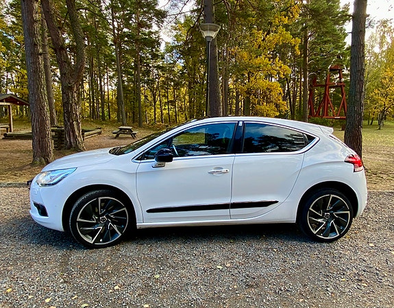 Citroen DS4 2 of 3