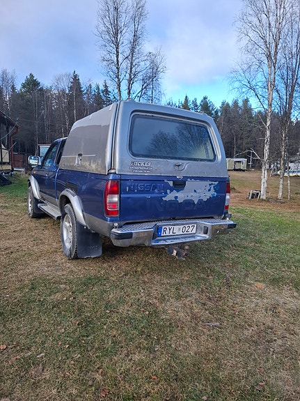 Nissan NP300 2 of 5