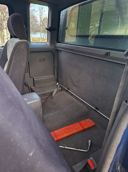 Nissan NP300 5 of 5