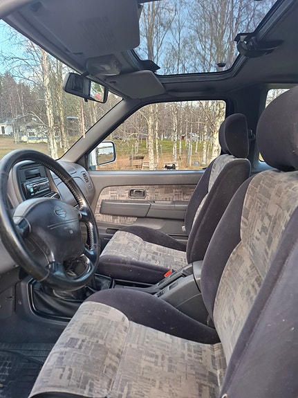 Nissan NP300 4 of 5