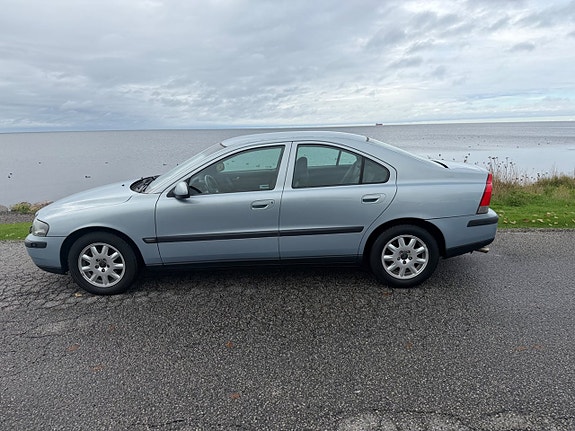 Volvo S60 2 of 16