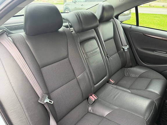Volvo S60 11 of 16