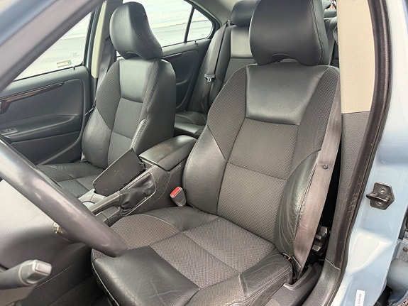 Volvo S60 8 of 16
