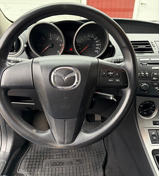 Mazda 3 7 of 9