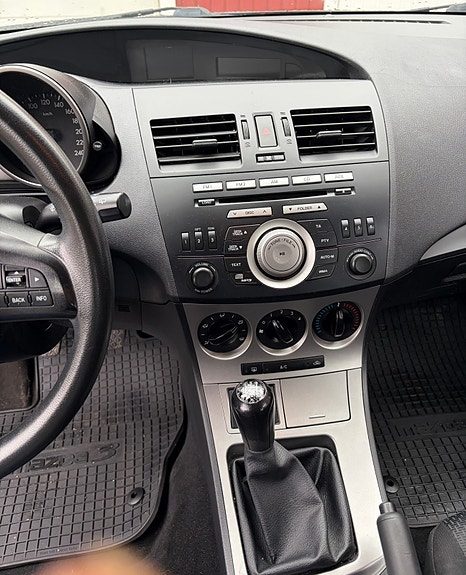 Mazda 3 8 of 9
