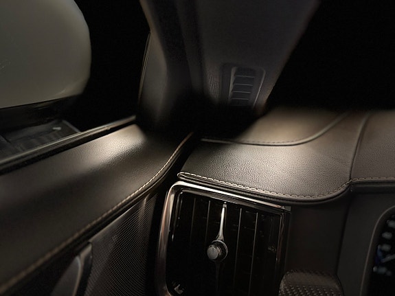 Volvo S90 26 of 30