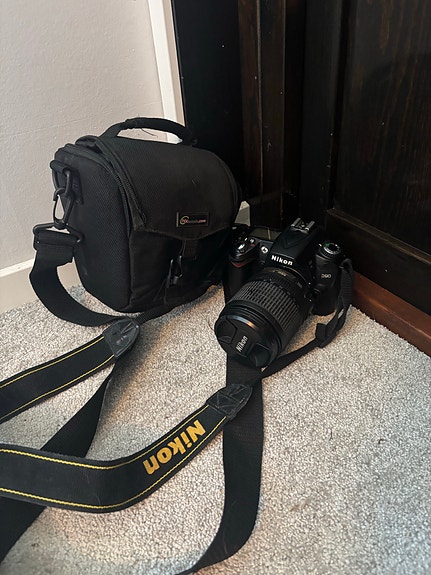 Nikon D90 systemkamera med 18–105mm objektiv