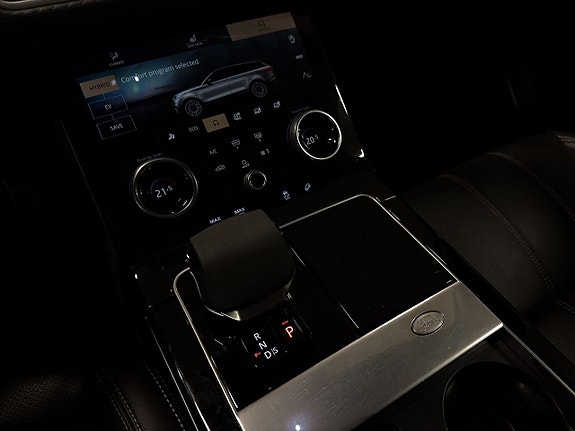 Land Rover Range Rover Velar 13 of 26