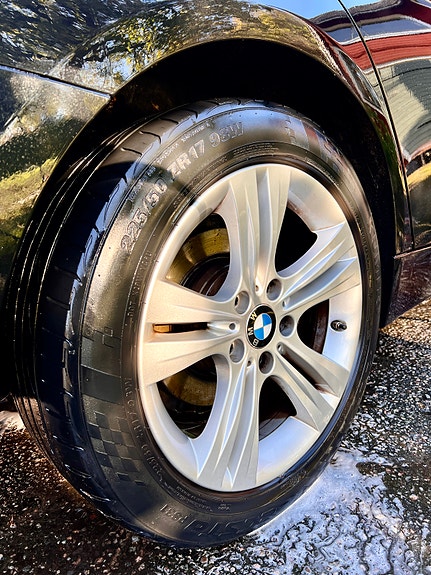 BMW 320d 4 of 7