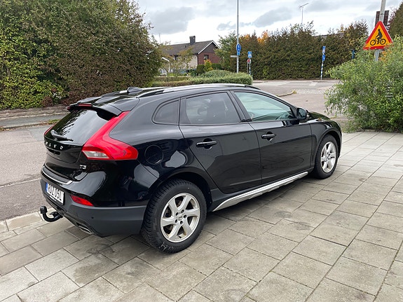 Volvo V40 Cross Country 2 of 7