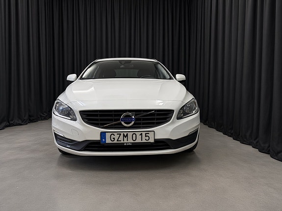 Volvo V60 2 of 13