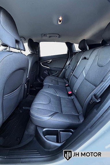Volvo V40 Cross Country 15 of 19