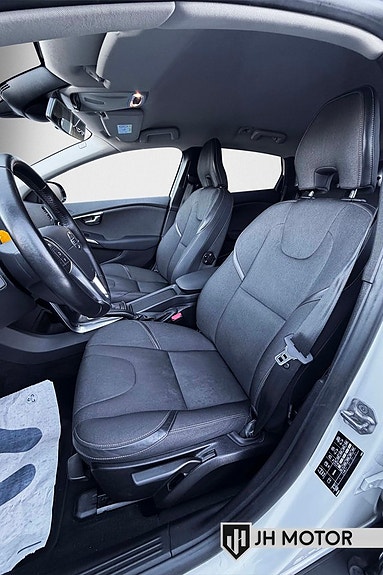 Volvo V40 Cross Country 12 of 19