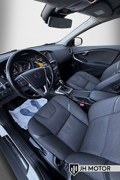 Volvo V40 Cross Country 14 of 19
