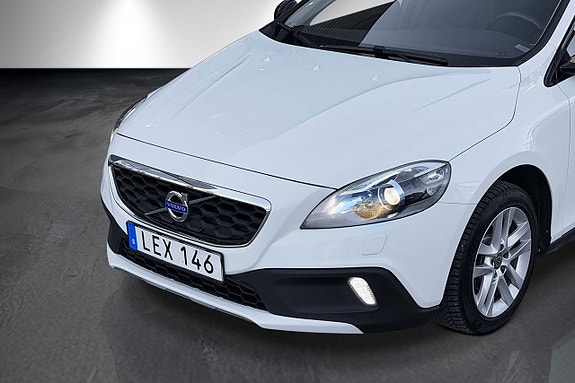 Volvo V40 Cross Country 10 of 19