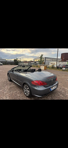 Peugeot 307 CC 4 of 6