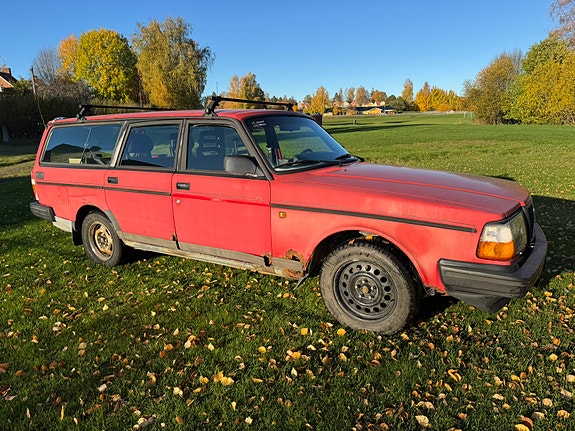 Volvo 240 2 of 7