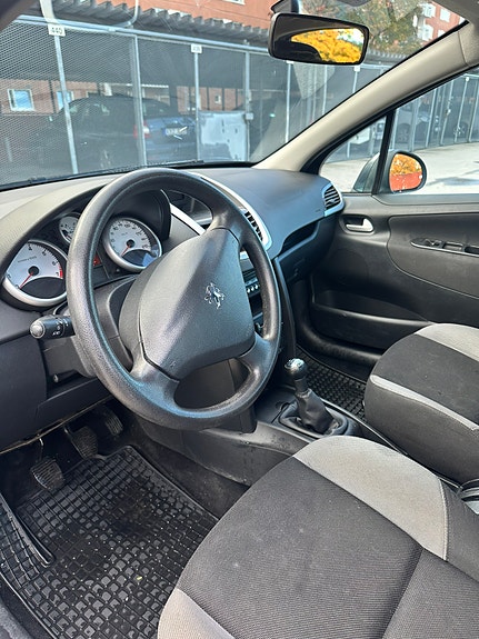 Peugeot 207 7 of 14