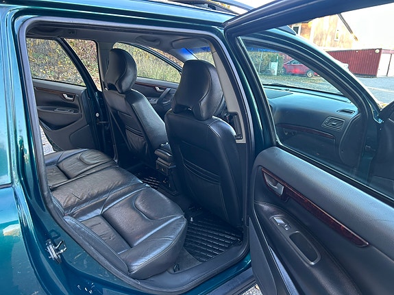 Volvo V70 8 of 13