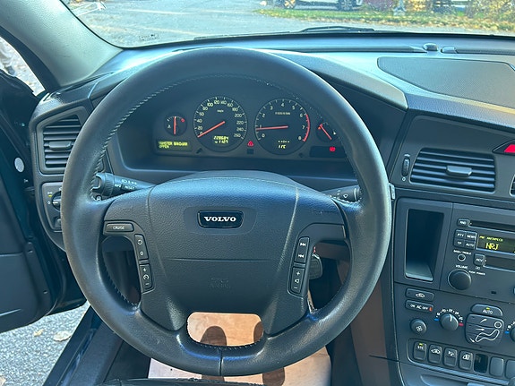 Volvo V70 11 of 13