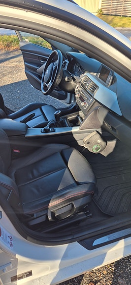 BMW 318d 4 of 7
