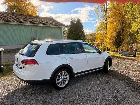 Volkswagen Golf Alltrack 3 of 8