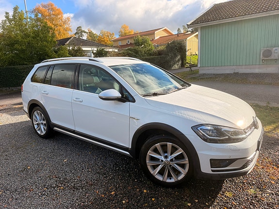 Volkswagen Golf Alltrack 4 of 8
