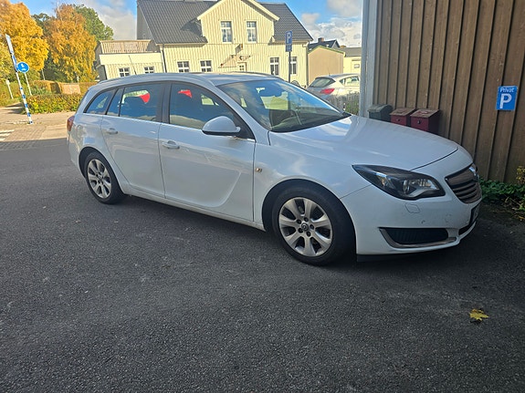 Opel Insignia 2 of 4