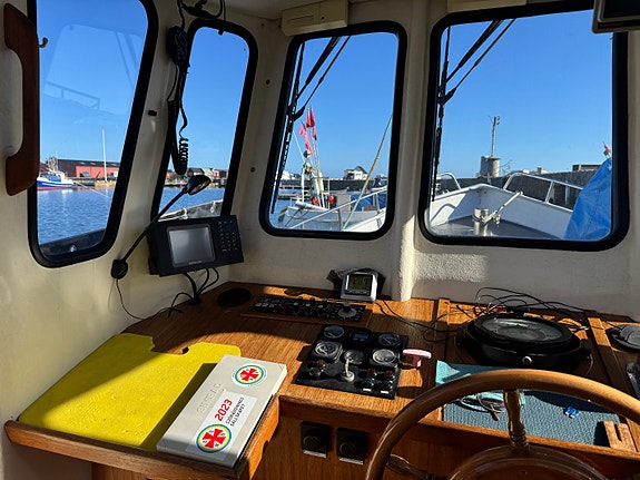 Fiske-/fritidsbåt av modell motorseglaren Trålaren 8 of 11