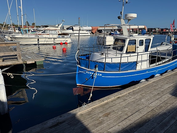 Fiske-/fritidsbåt av modell motorseglaren Trålaren 4 of 11