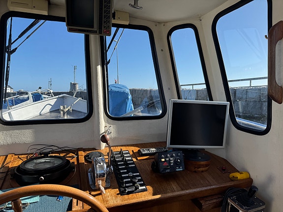 Fiske-/fritidsbåt av modell motorseglaren Trålaren 7 of 11