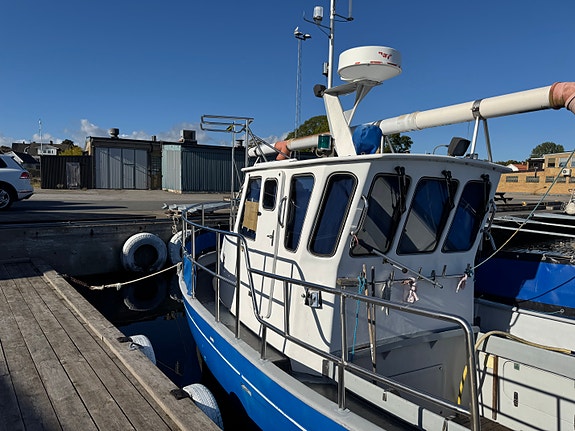 Fiske-/fritidsbåt av modell motorseglaren Trålaren 3 of 11