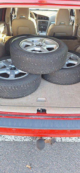 Volvo V70 3 of 4