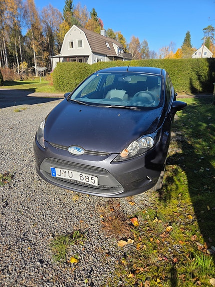 Ford Fiesta 2 of 12