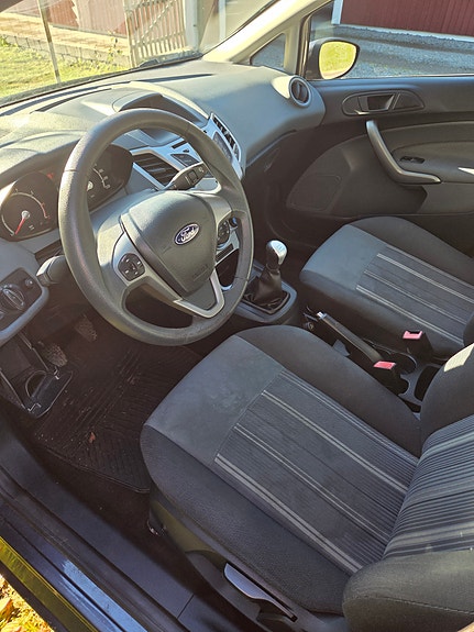 Ford Fiesta 5 of 12