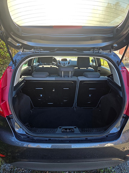 Ford Fiesta 9 of 12