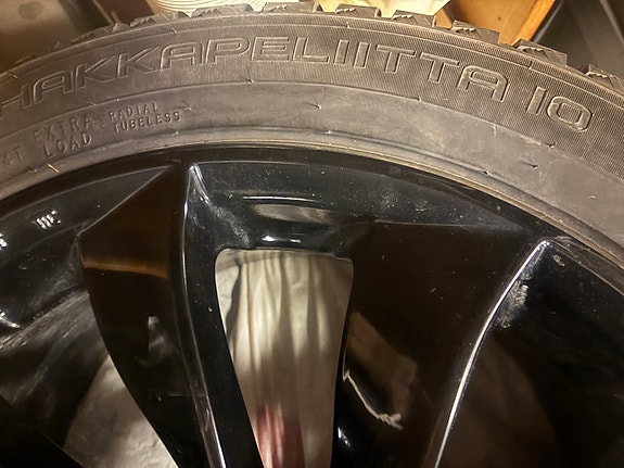 Tesla Model Y 8 of 9