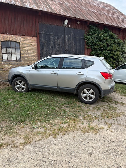 Nissan Qashqai 2 of 2