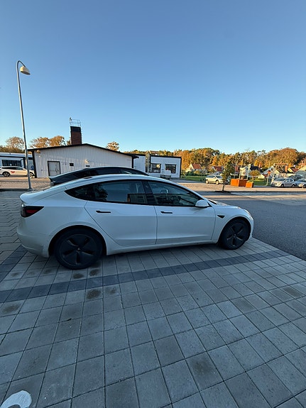 Tesla Model 3 3 of 7