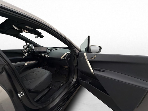 BMW iX 19 of 30