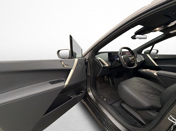 BMW iX 14 of 30