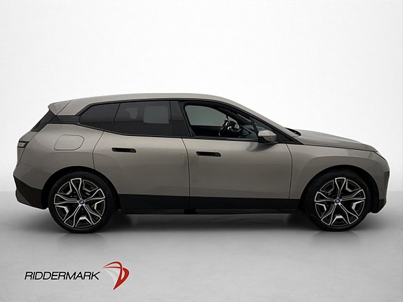 BMW iX 10 of 30